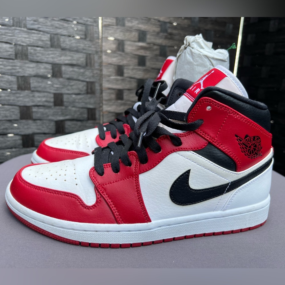 Nike Air Jordan 1 Mid Chicago Mens 8